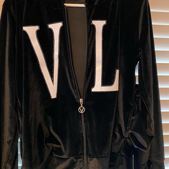 Two pieces - Picture 2 of 8